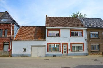 STEVIGE WONING MET VEEL POTENTIEEL EN LEUKE TUIN beschikbaar voor biedingen