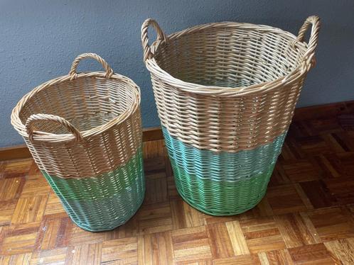 RIETEN MANDEN 2 STUKS Met een zachte kleurenprint bedrukt, Huis en Inrichting, Woonaccessoires | Schalen en Manden, Zo goed als nieuw