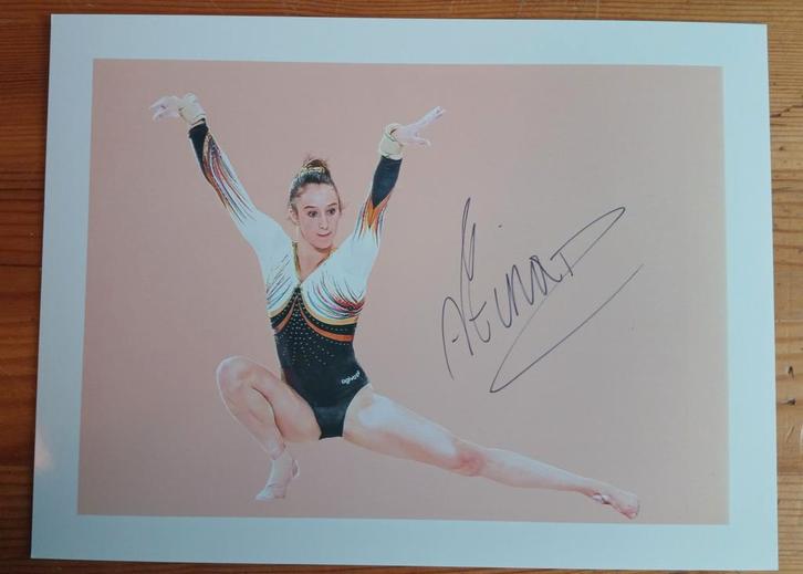 Gesigneerde foto van Nina Derwael.  Warmste Week., Verzamelen, Muziek, Artiesten en Beroemdheden, Nieuw, Gesigneerd, Verzenden