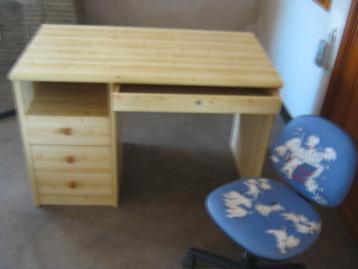 Bureau en bureaustoel in goede staat, 115 x 63 x 78 cm beschikbaar voor biedingen