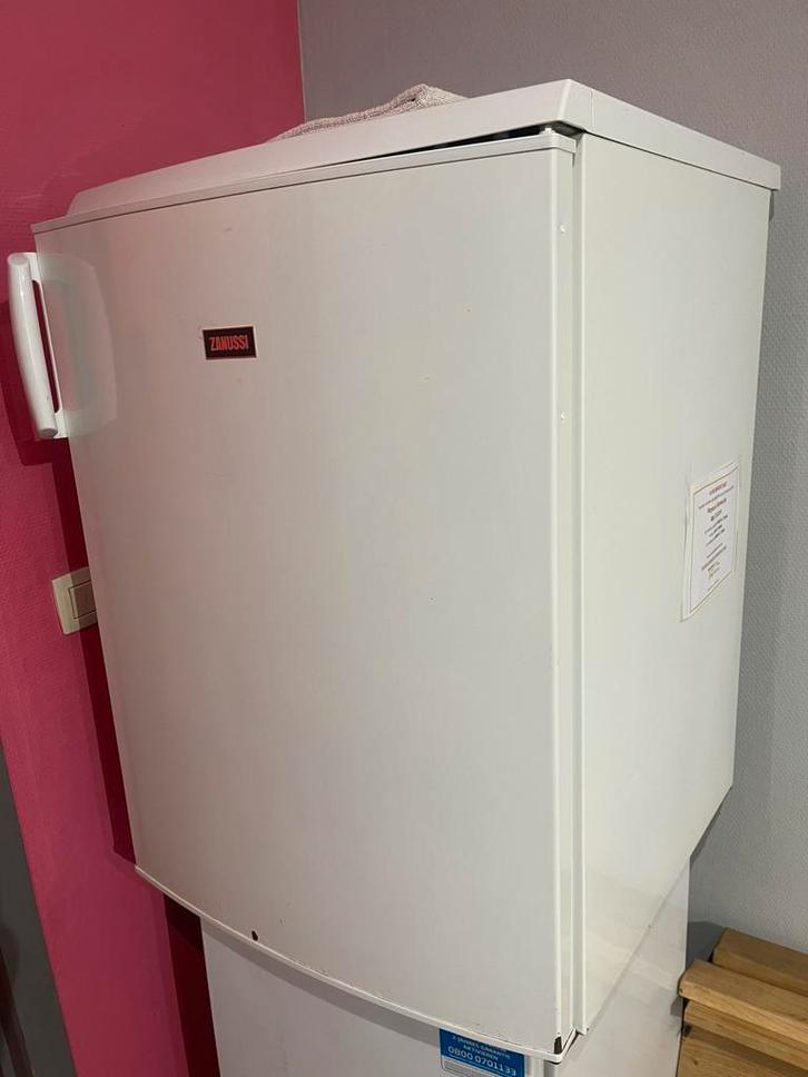 ️ Réfrigérateur /frigo ZANUSSI – Modèle TT160CMX – casi neuf, Electroménager, Réfrigérateurs & Frigos, Comme neuf, Sans bac à congélation