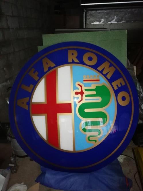 Alfa Romeo showroomdealerbord met een diameter van 134 cm, Verzamelen, Merken en Reclamevoorwerpen, Zo goed als nieuw, Reclamebord