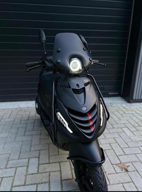 Zip 4t 50 cc full option, Fietsen en Brommers, Scooters | Piaggio, Zo goed als nieuw, Zip, Klasse B (45 km/u), Benzine, Ophalen