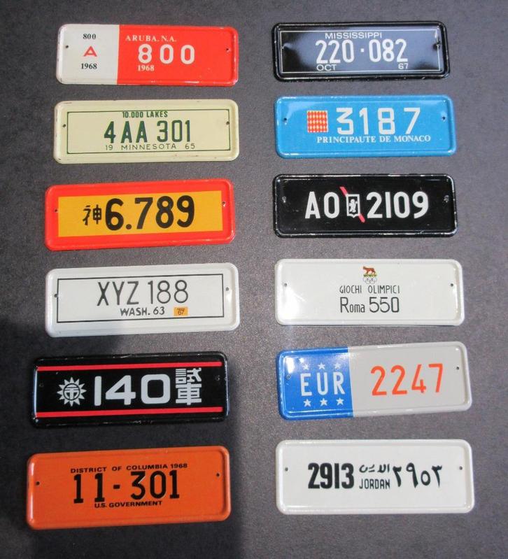 12 Mininummerplaten gadgets, Verzamelen, Overige Verzamelen, Gebruikt, Ophalen of Verzenden