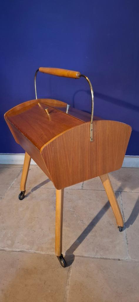 Vintage naaikastje/naaitafeltje - Scandinavisch design, Antiek en Kunst, Curiosa en Brocante, Ophalen