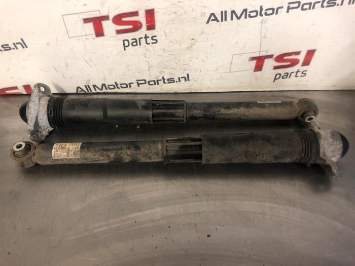 Kit amortisseur d'un Volkswagen Golf, Autos : Pièces & Accessoires, Suspension & Châssis, Volkswagen, Utilisé, 3 mois de garantie