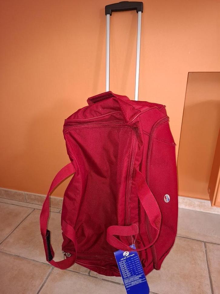 American Tourister reiszak, Handtassen en Accessoires, Tassen | Reistassen en Weekendtassen, Zo goed als nieuw, Rood, 60 tot 80 cm