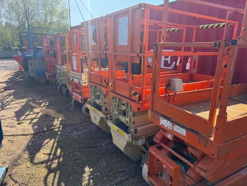Schaarliften, schaarlift meerdere stuks op voorraad!, Zakelijke goederen, Machines en Bouw | Liften, Steigers en Ladders, Ophalen
