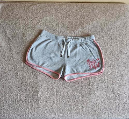 Short - Dames - Grijs - Esmara - Medium - €2, Kleding | Dames, Broeken en Pantalons, Gedragen, Maat 38/40 (M), Grijs, Kort, Ophalen of Verzenden