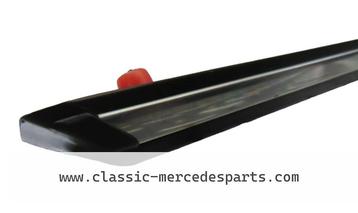 Stootlijst / Sierstrip 2x Mercedes w123 (positie: spatbord) beschikbaar voor biedingen