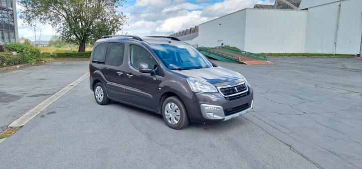 Peugeot partner 1.2 Benzine Euro 6 2017 met 131.000km, Auto's, Peugeot, Bedrijf, Te koop, Partner, ABS, Airbags, Airconditioning