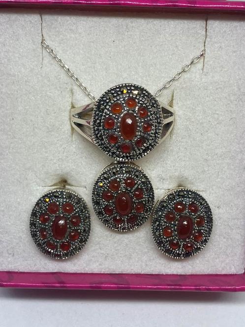 Zilveren Set met Carneool (925 Zilver), Handtassen en Accessoires, Oorbellen, Nieuw, Knopjes of Stekers, Zilver, Rood, Met edelsteen
