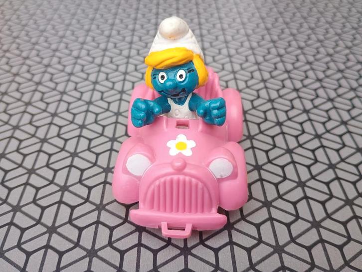 Superschtroumpfette en voiture rose – variante 4.0241, Collections, Schtroumpfs, Utilisé, Poupée, Figurine ou Peluche, Schtroumpfette