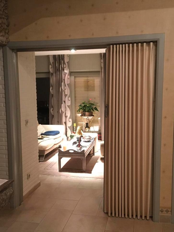 Porte intérieure en accordéon (MODERNFOLD/SCANDIAFOLD), Bricolage & Construction, Châssis & Portes coulissantes, Comme neuf, Aluminium