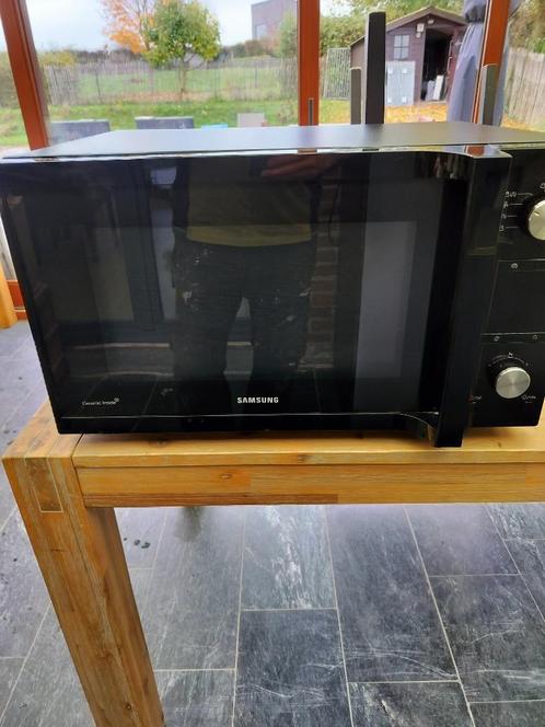 Combi four / Micro-ondes, Electroménager, Micro-ondes, Utilisé, À Poser, 60 cm ou plus, Gril, Four, Plaque tournante, Enlèvement