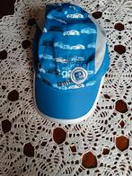 leuke blauwe kinderpet- blauw- zo als nieuw, Ophalen of Verzenden, Zo goed als nieuw