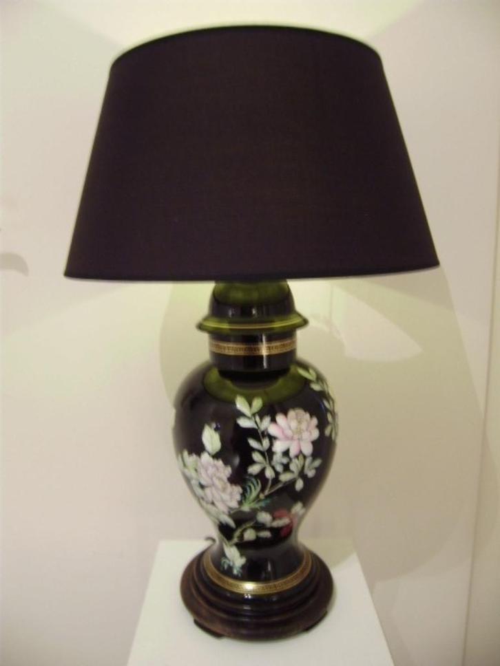 Porselein lamp met hand-beschildering van een floraal decor, Antiek en Kunst, Curiosa en Brocante, Ophalen