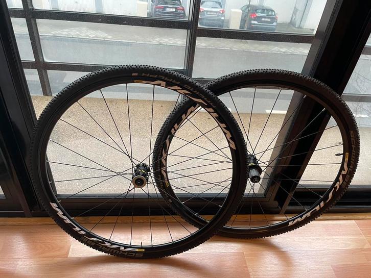 Mavic wielset met Swchalbe banden, Fietsen en Brommers, Fietsonderdelen, Zo goed als nieuw, Wiel, Ophalen