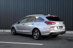 Hyundai i30 1.0T-gdi Hybride / Autom, Cam, GPS, Keyless, BTW, Stof, Hybride Elektrisch/Benzine, 3 cilinders, Zilver of Grijs