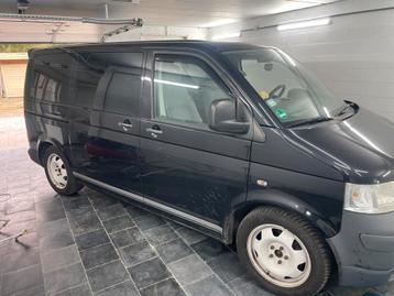 Vw Transporter t5/ 5 plaatsen/ lichtevracht beschikbaar voor biedingen