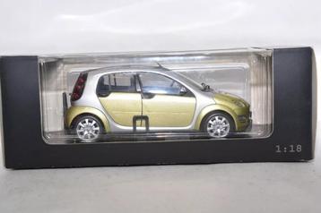 1:18 Kyosho Smart W454 FourFour Melon Green , Dealer edition beschikbaar voor biedingen