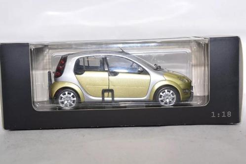 1:18 Kyosho Smart W454 FourFour Melon Green , Dealer edition, Hobby en Vrije tijd, Modelauto's | 1:18, Zo goed als nieuw, Auto