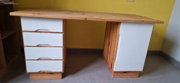 kinderbureau 140 l x 60 b x 72 h beschikbaar voor biedingen