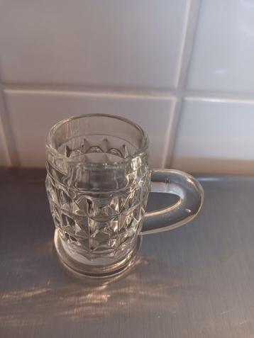 3 kleine dreupel glaasjes met oortje H 5 cm voet 3,50 cm beschikbaar voor biedingen
