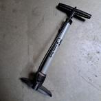 Fietspomp, Fietsen en Brommers, Fietsaccessoires | Fietspompen, Ophalen, Drukmeter, Zo goed als nieuw