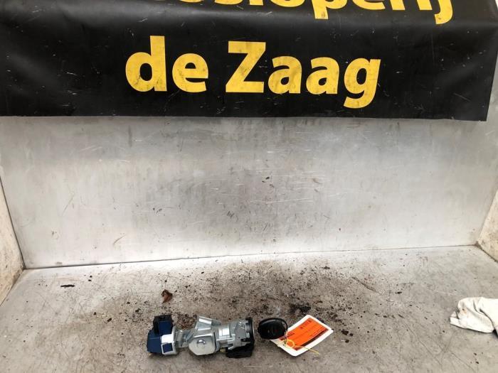 Serrure de contact + clé d'un Ford Focus, Autos : Pièces & Accessoires, Autres pièces automobiles, Ford, Utilisé, 3 mois de garantie