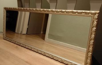 Spiegel zilverkleurig houten frame  beschikbaar voor biedingen