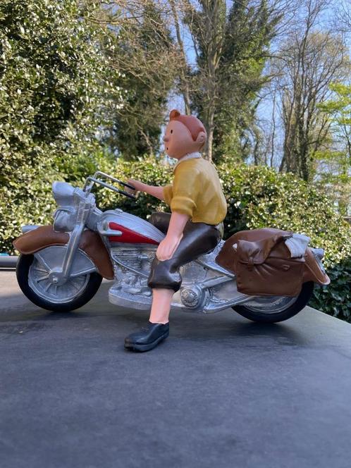 Erg mooi beeld, handgeschilderd met Kuifje op de motorfiets, Verzamelen, Beelden en Beeldjes, Nieuw, Overige typen, Ophalen