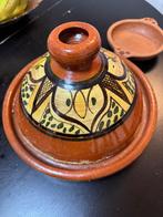 Tajine van groot formaat in terracotta + kleine tajine, Ophalen of Verzenden, Zo goed als nieuw, Overige materialen, Kookpan of Snelkookpan
