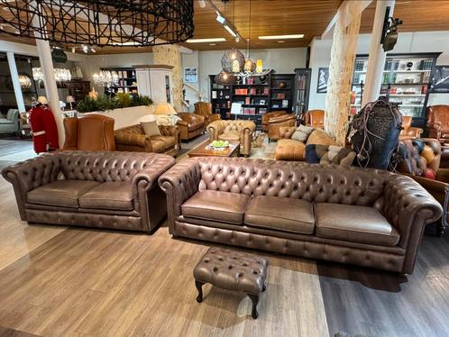 ENGELSE CHESTERFIELD Salon 3+2 + POEF Taupe Springvale, Huis en Inrichting, Zetels | Zetels, Zo goed als nieuw, Ophalen of Verzenden