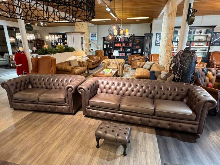 ENGELSE CHESTERFIELD Salon 3+2 + POEF Taupe Springvale, Huis en Inrichting, Zetels | Zetels, Zo goed als nieuw, Ophalen of Verzenden