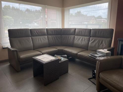 Lederen salon in kleur taupe, Huis en Inrichting, Zetels | Zetels, Gebruikt, Hoekbank, Overige maten, 200 tot 250 cm, 75 tot 100 cm
