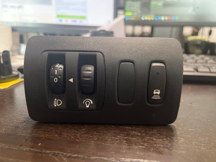 Licht Schakelaar van een Renault Clio, Auto-onderdelen, Dashboard en Schakelaars, Renault, Gebruikt, 3 maanden garantie, Ophalen of Verzenden