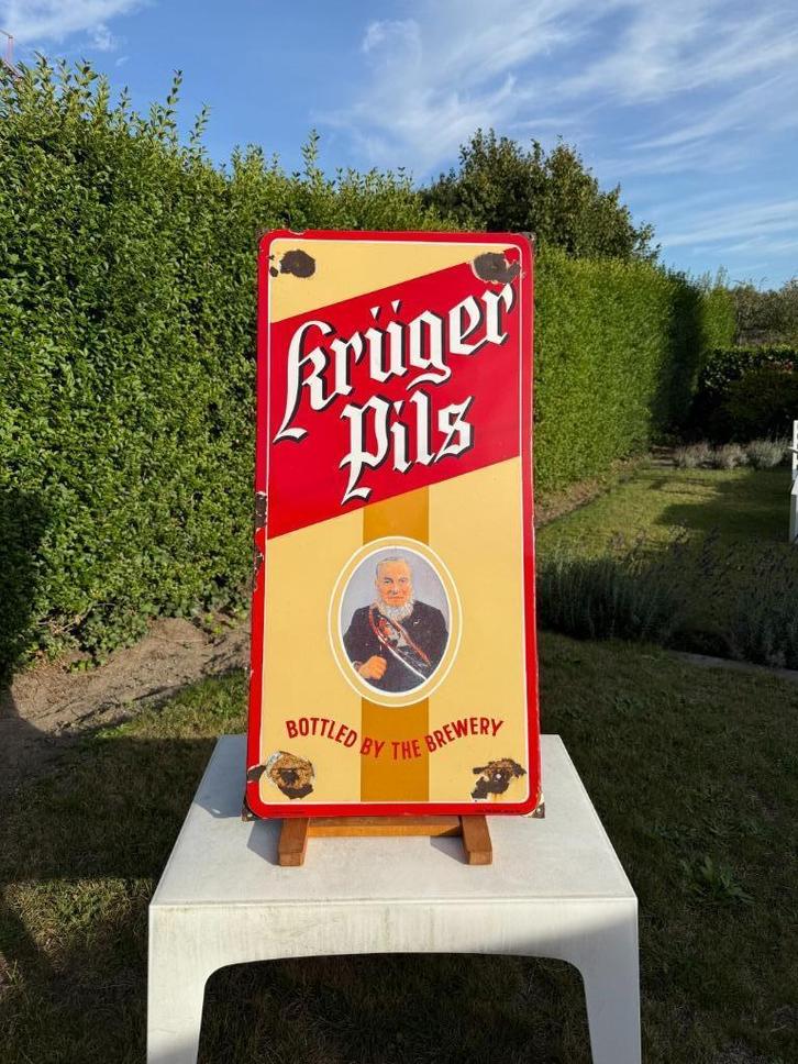 Krüger pils 1950 emaille reclamebord, Verzamelen, Merken en Reclamevoorwerpen, Gebruikt, Reclamebord, Ophalen of Verzenden