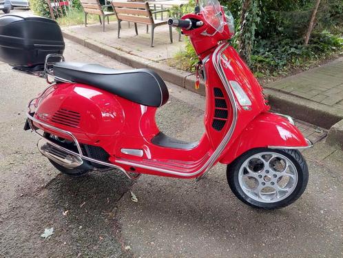 VESPA GTS, 125cc i-get. JAAR 2021.AUTOMAT,ALS NIEUW, Fietsen en Brommers, Brommers | Vespa, Zo goed als nieuw, Overige modellen