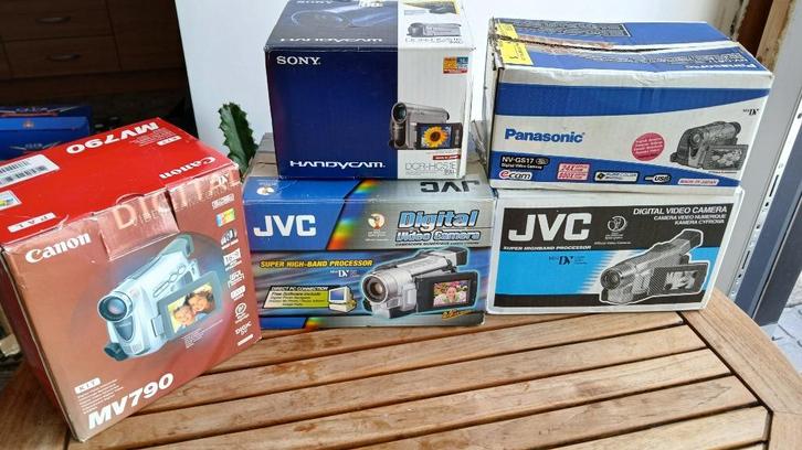 Diverse videocamera's getagd in video 8 hi 8 mini dv vhs-c -, Audio, Tv en Foto, Videocamera's Analoog, Camera, Hi 8, Ophalen of Verzenden