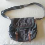 Mooie dameshandtas, Enlèvement