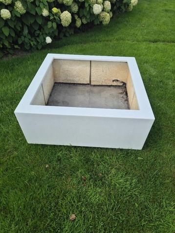 Polyester bloembak 100x100x40 cm wit beschikbaar voor biedingen