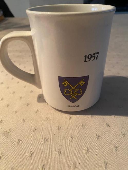 Mok Kortrijk : met namen vd zustersteden 1997, Verzamelen, Porselein, Kristal en Bestek, Ophalen of Verzenden