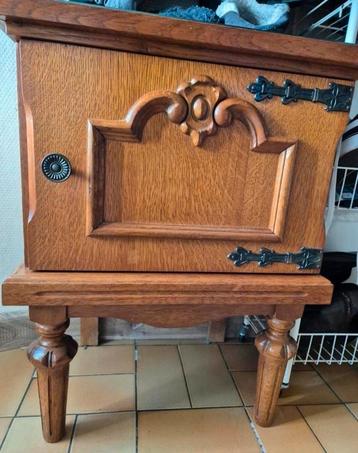 Vintage houten nachtkastjes, vitrinekast, spiegelkast , kast beschikbaar voor biedingen