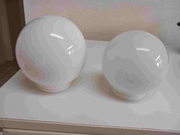 Lampekapjes in wit glas beschikbaar voor biedingen