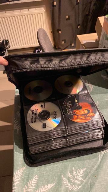 Volledig kaft met dvd films.en muziek beschikbaar voor biedingen
