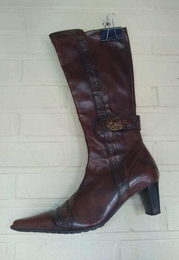 Donkerbruine lange botten, maat 38, Tamaris, mooie details, Kleding | Dames, Schoenen, Zo goed als nieuw, Hoge laarzen, Bruin