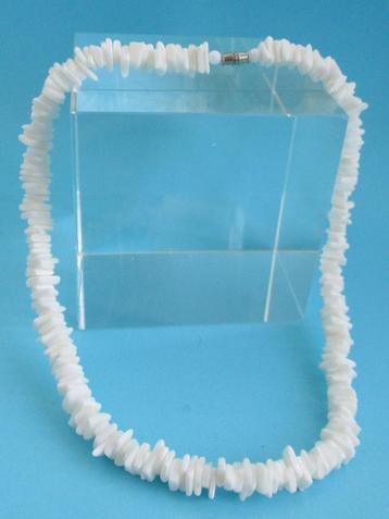 Ketting: KS24- WIT-Schelp Stukjes – v.a. 38 cm. beschikbaar voor biedingen