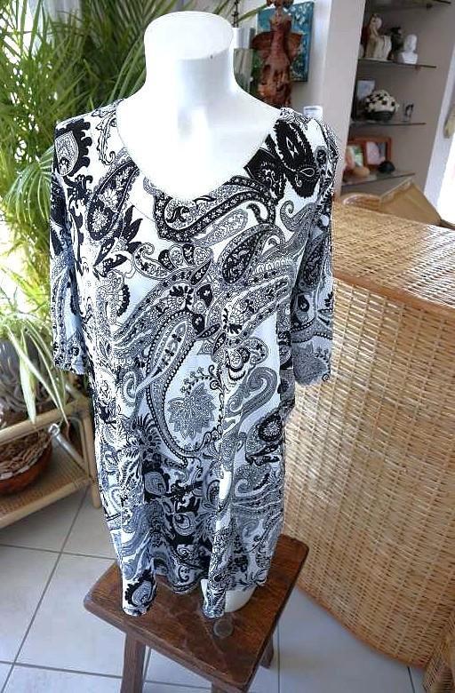 zwart wit kunstvol leuke jurk, Kleding | Dames, Jurken, Zo goed als nieuw, Maat 42/44 (L), Overige kleuren, Knielengte, Ophalen of Verzenden