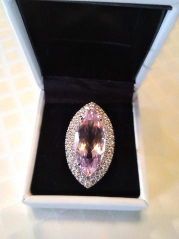 witgouden ring met roze kunziet beschikbaar voor biedingen